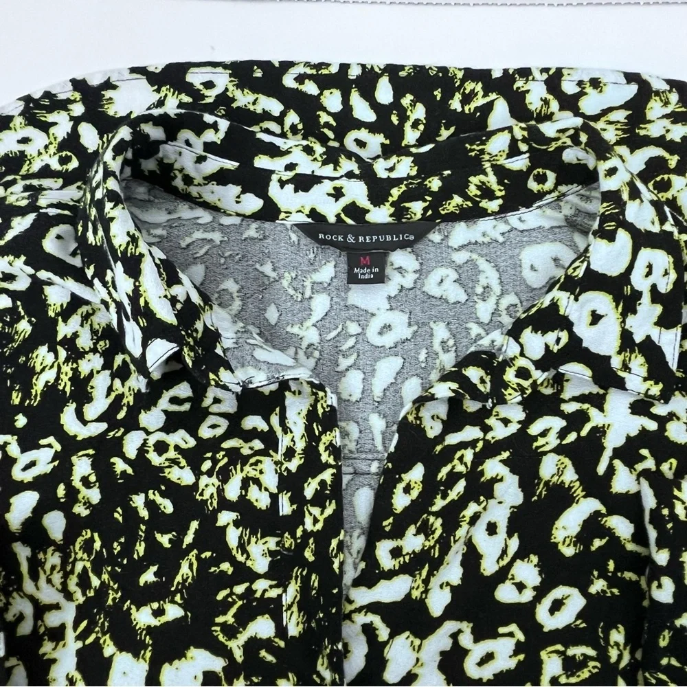 Rock & Republic Women's Button Down Blouse in Neon Animal Print Size M; Colorful - Picture 7 of 12